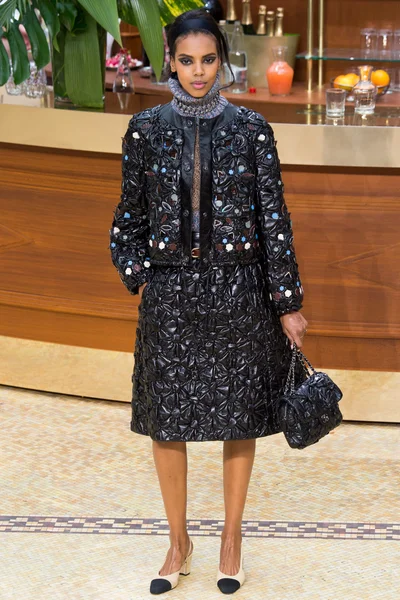 Look 10